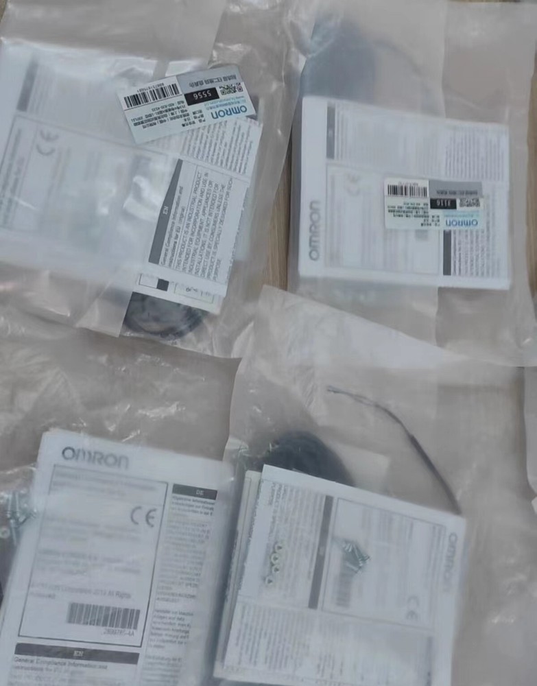 1pcs OMRON E3T-FD11-G 2m switch sensor