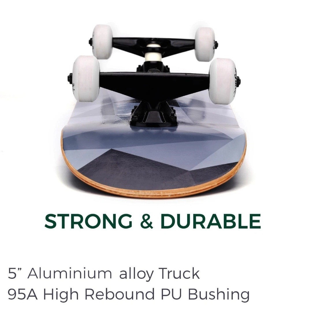 WhiteFang Skateboards, Complete Skateboard 31 x 7.88, 7 Layer Canadian Maple