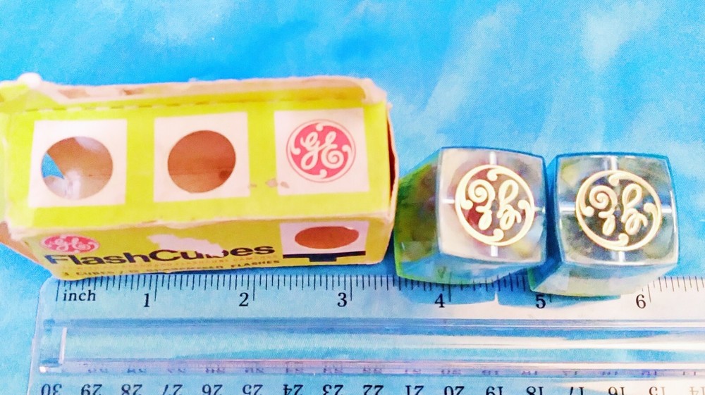 2 Pack - Vintage GE Flash Cubes Open Box