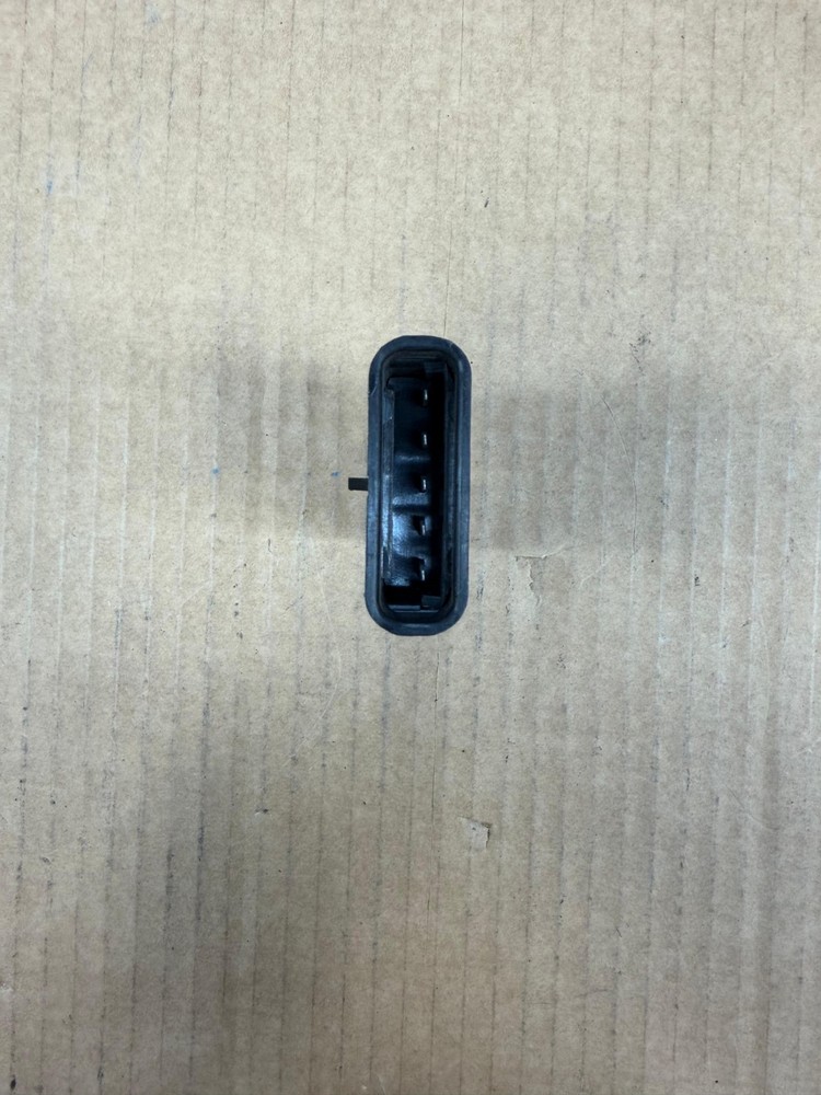 8077537 GENUINE VOLVO OEM COOLANT LEVEL MODULE