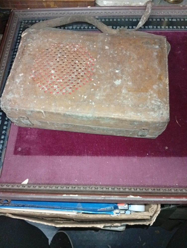 TESLA COMPLETE TRANSISTOR RADIO RARE!!!