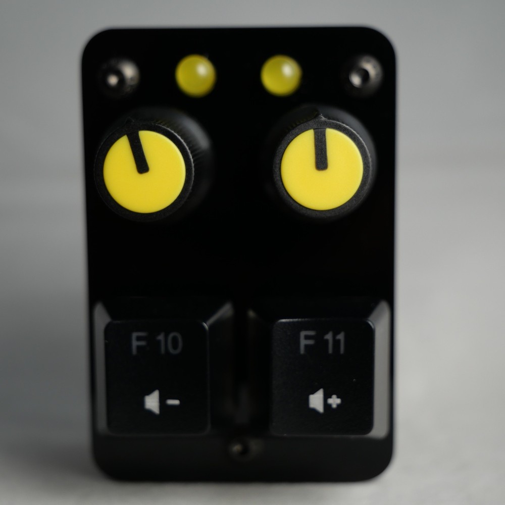 madMidiMiniClassic Midi Controller 2 buttons, 2 potentiometers, 2 LEDs