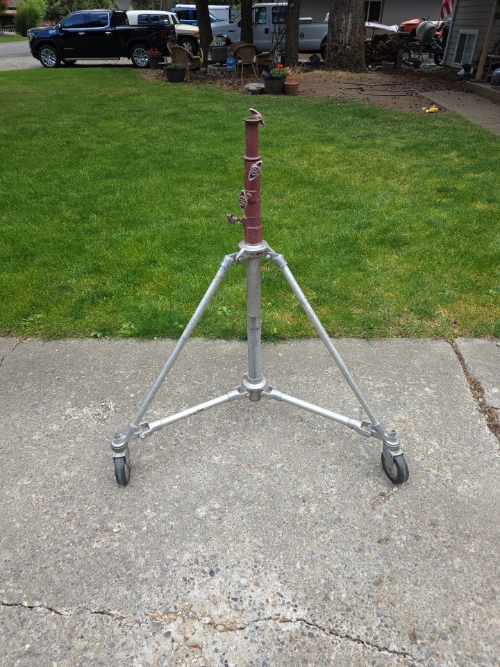 Nice Mole Richardson Senior Studio Light Stand 46” to 11’ 3”