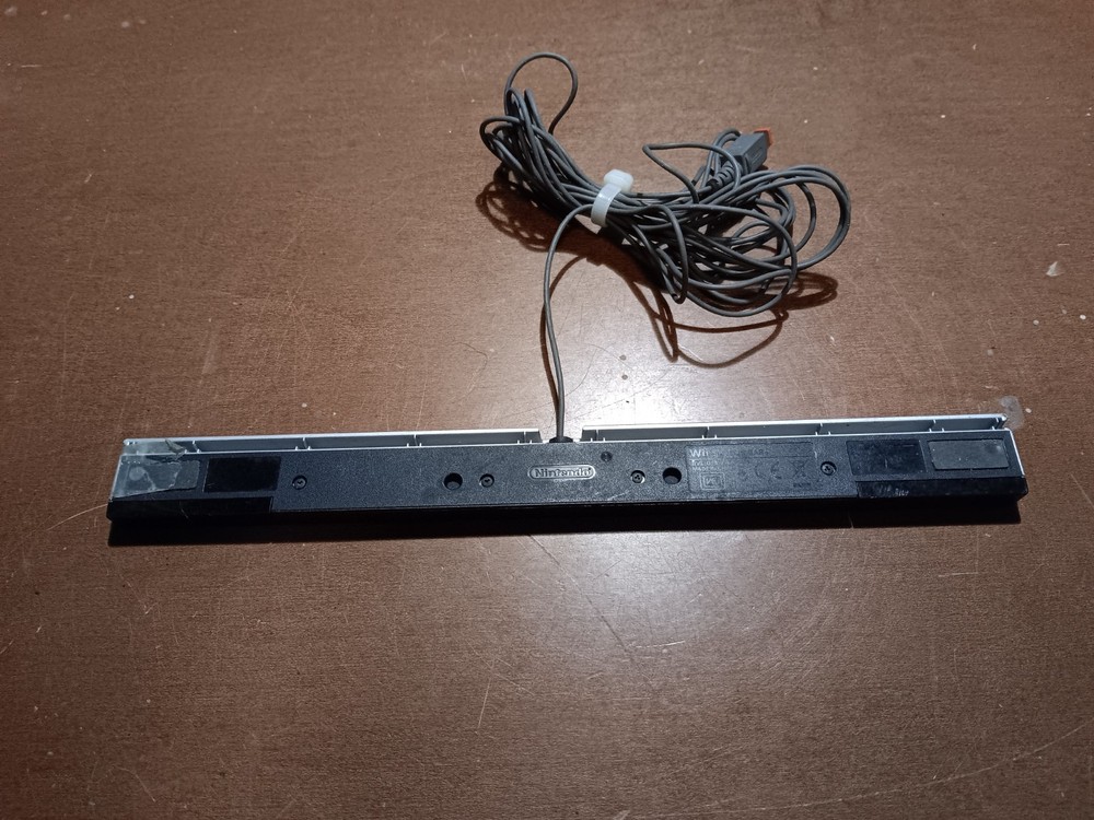 Nintendo RVL014 Original Wii Sensor Bar - Silver