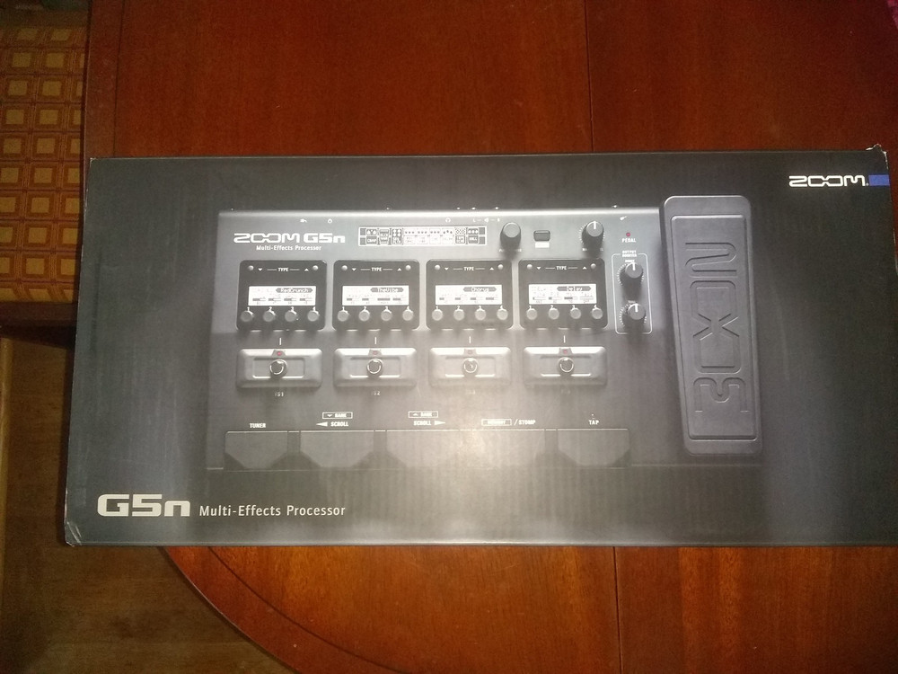 Zoom G5n Multi Effects Processor Pedal Board With Box and Extras