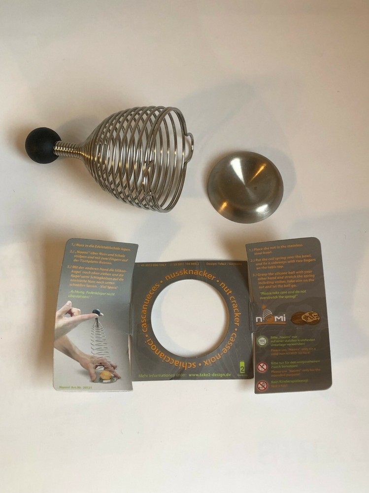 Naomi Walnut/nut Cracker, Award winning Gadget, German Made