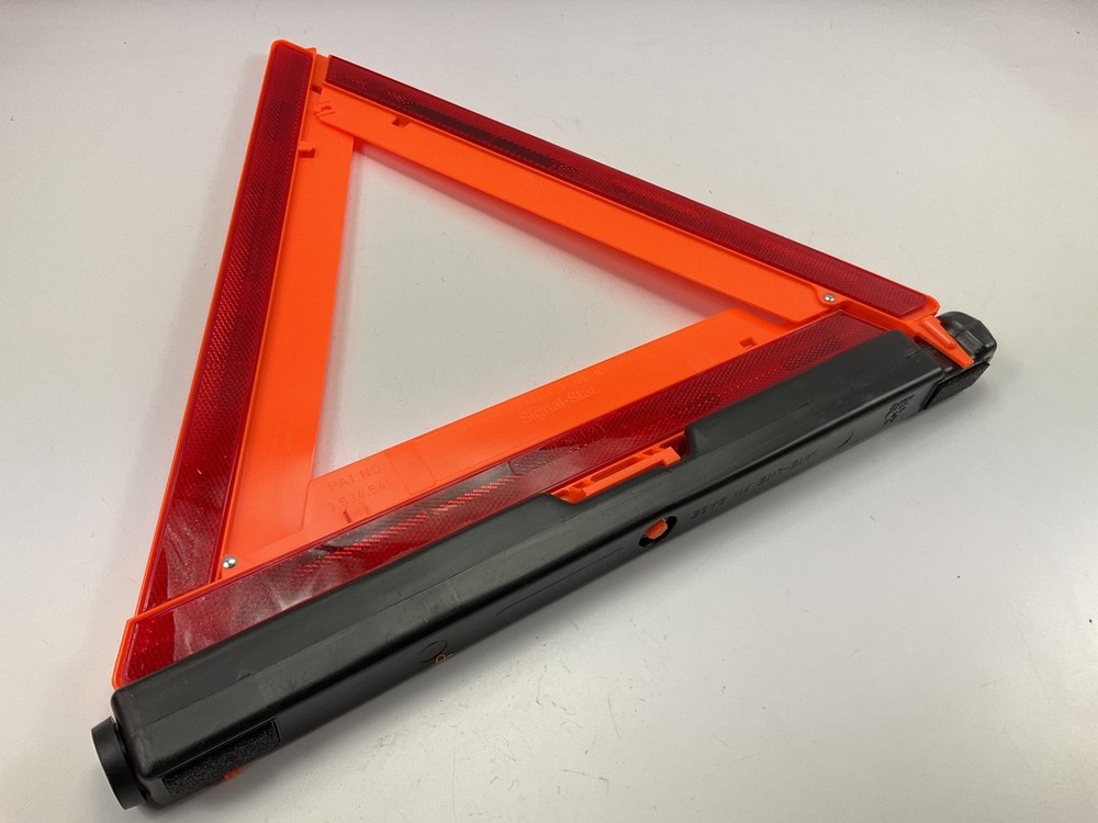 Deflecto 711 Early Warning Triangle Kit