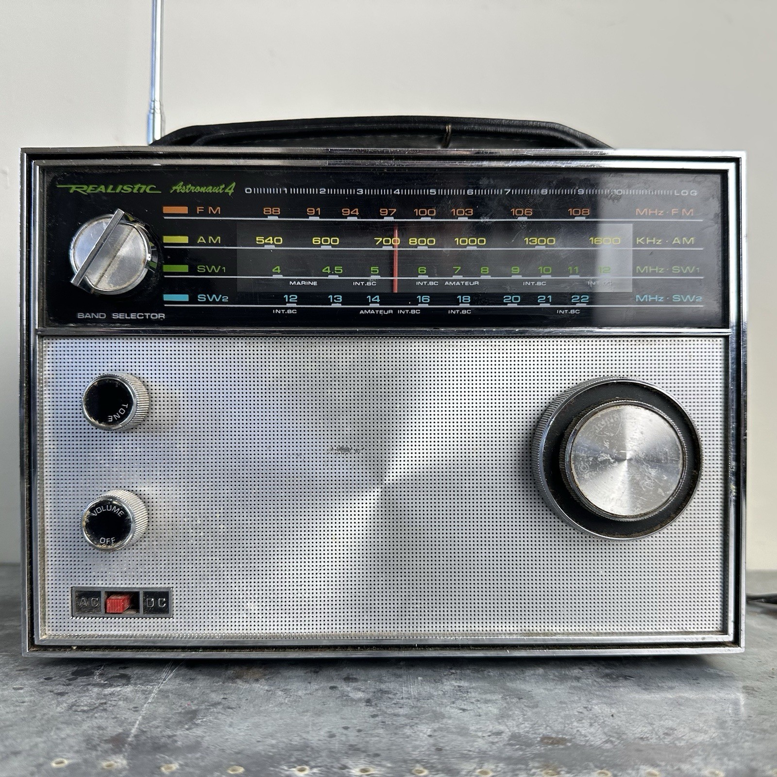 Vintage Radio Realistic Astronaut4 12-774A Tested