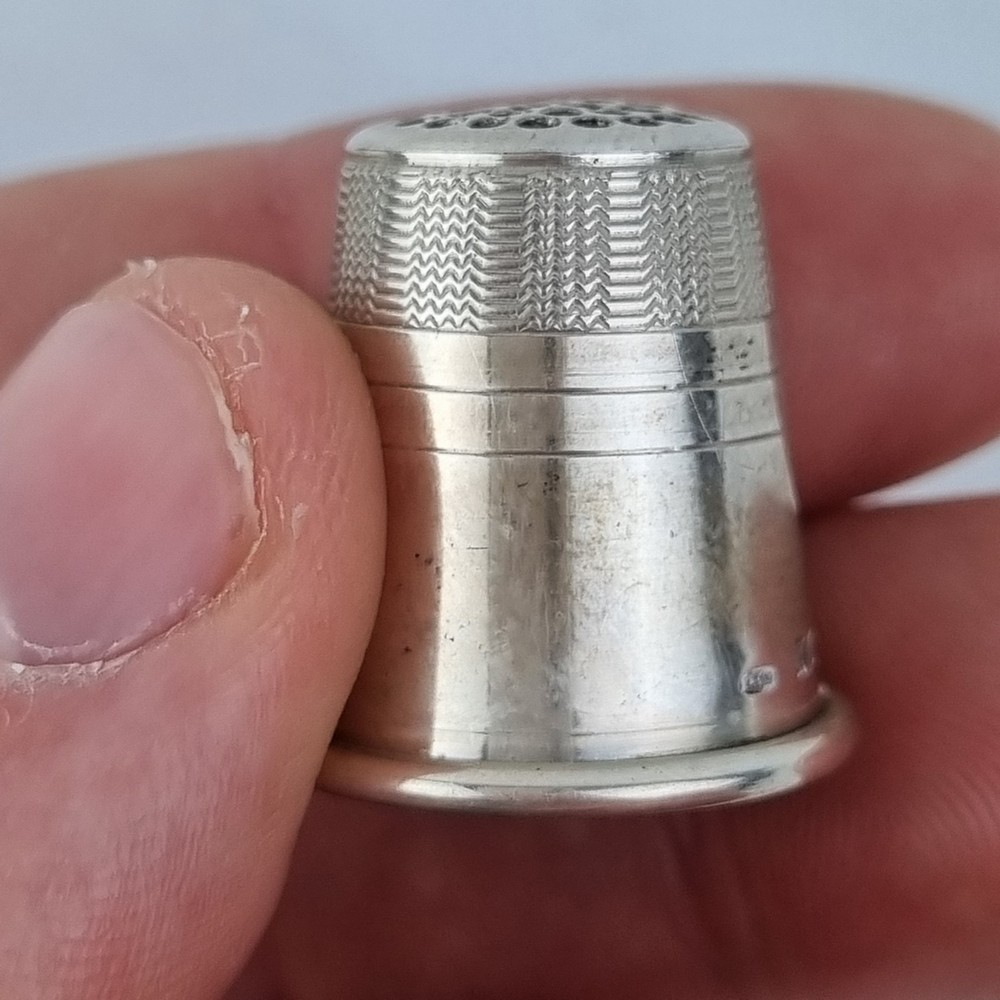 Vintage Solid Silver Thimble Birmingham 1982 W I Broadway & Co
