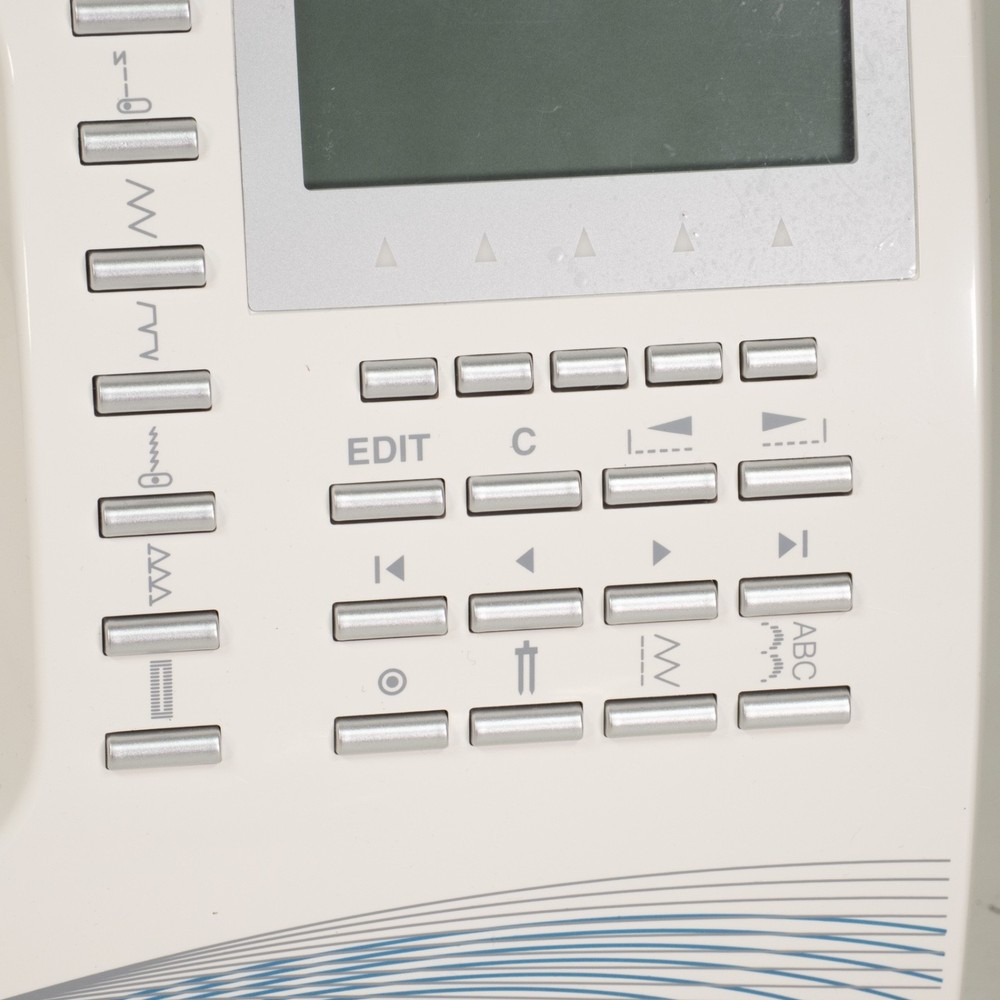 SINGER Quantum Stylist 9960 Computerized Sewing & Quilting Machine W/ Extension