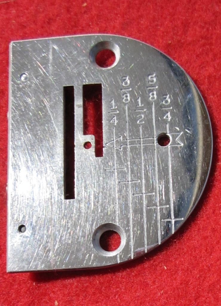 1955 Singer 221 FEATHERWEIGHT OR 301A GRADUATED NEEDLE PLATE & SCREWS #45921