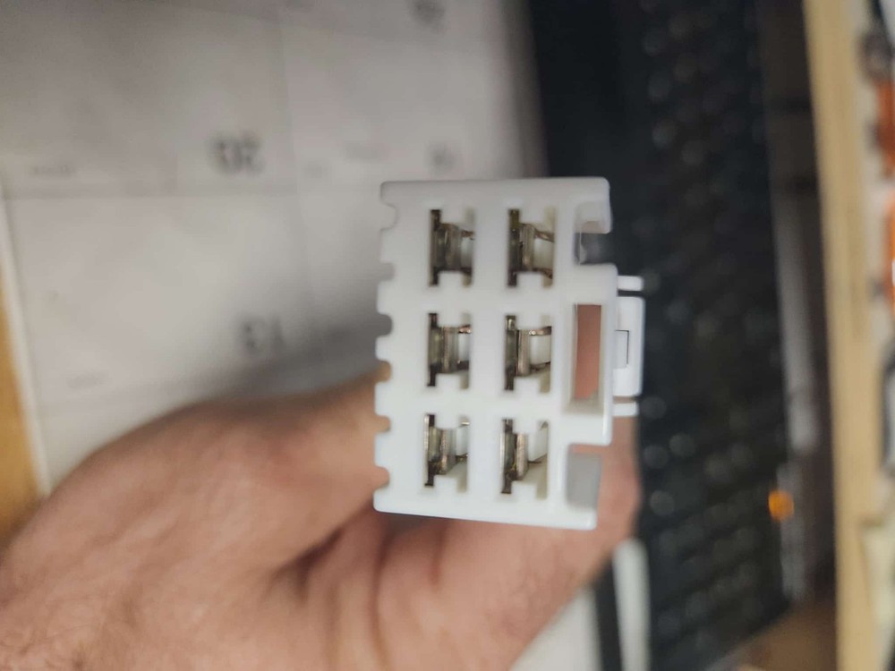 MG655697 KIA Connector