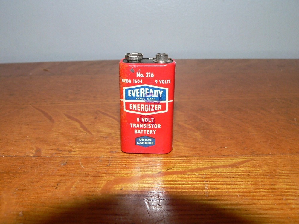 Vintage Eveready Energizer 9 Volt Transistor Battery, Display Only (Non-Working)