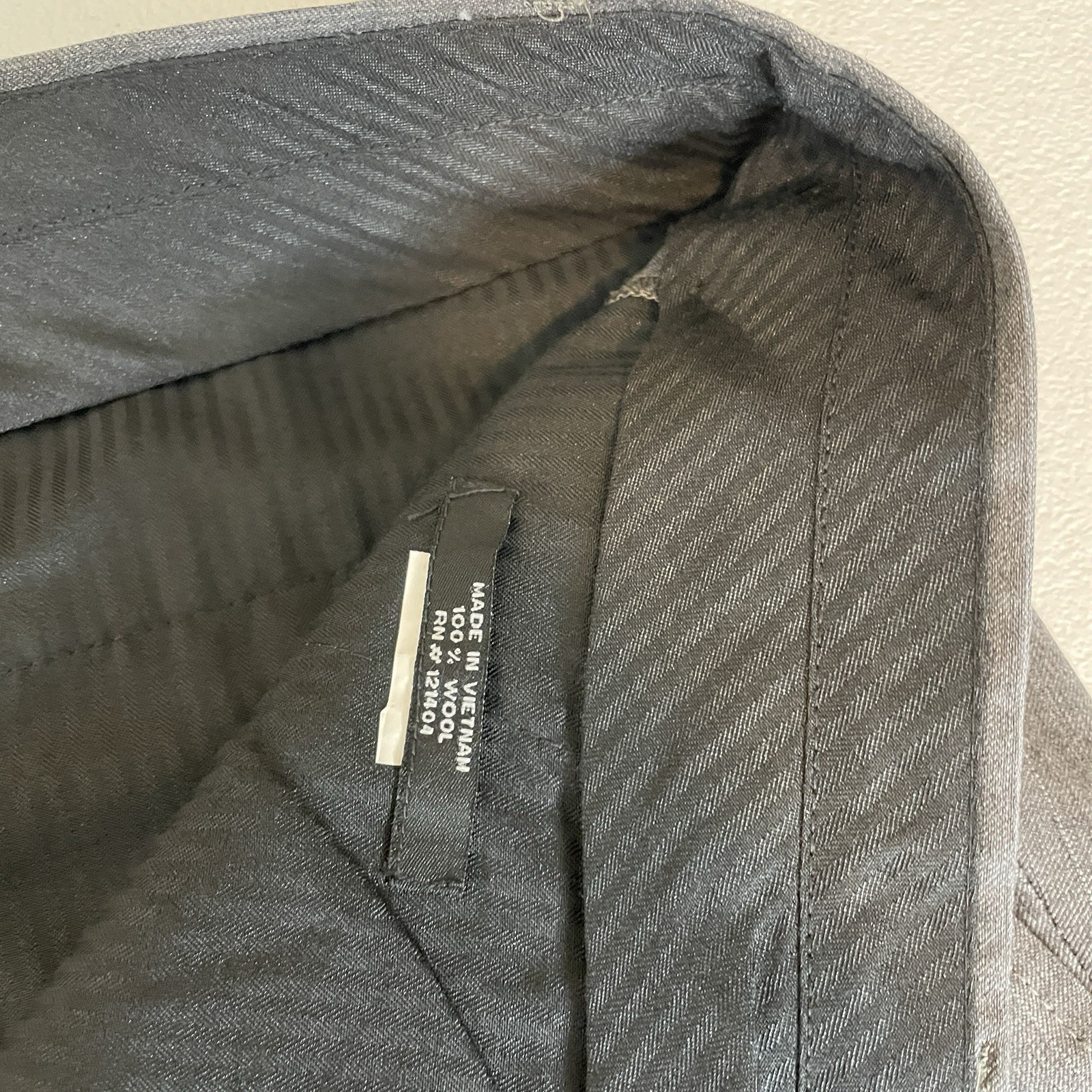 Lineage 2 Piece Suit Mens 44R 38x28 Gray Striped Wool Three Buttons Pants