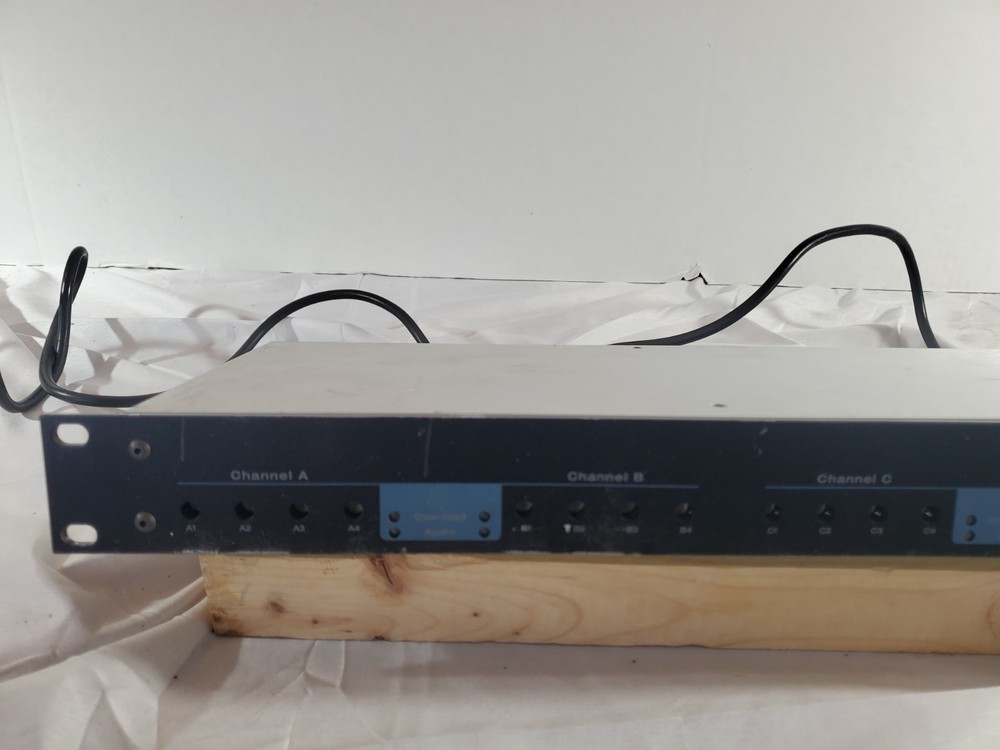 Radio Systems DA-4x4b 4x4 Balanced Audio Distribution Amplifier Rackmount Tested