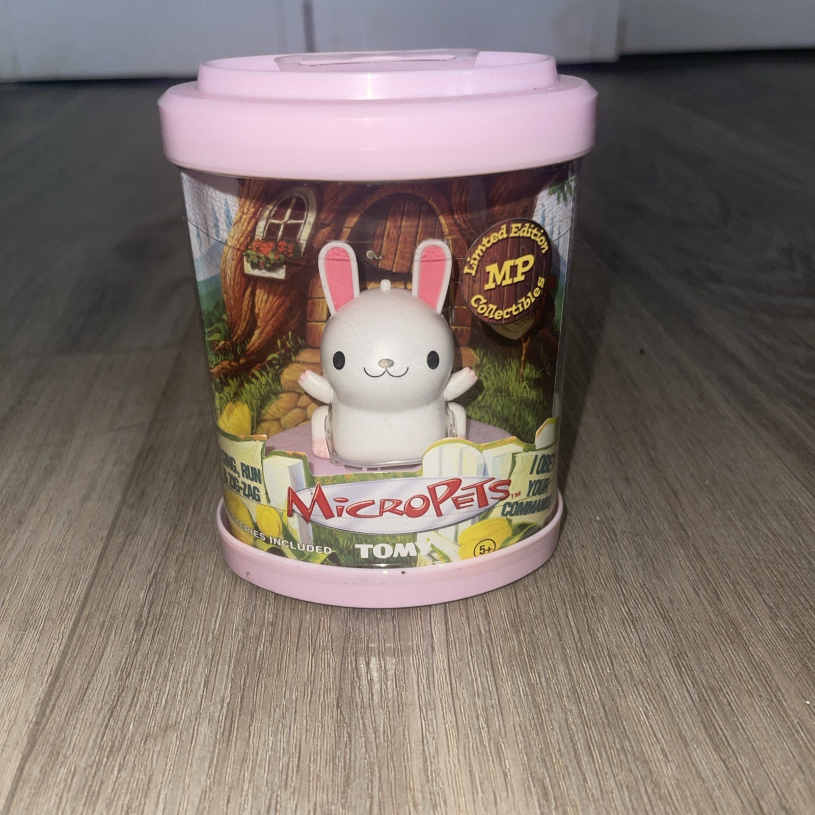 2002 Tomy MicroPets Limited Edition Collectibles 4297 White Rabbit UNOPENED