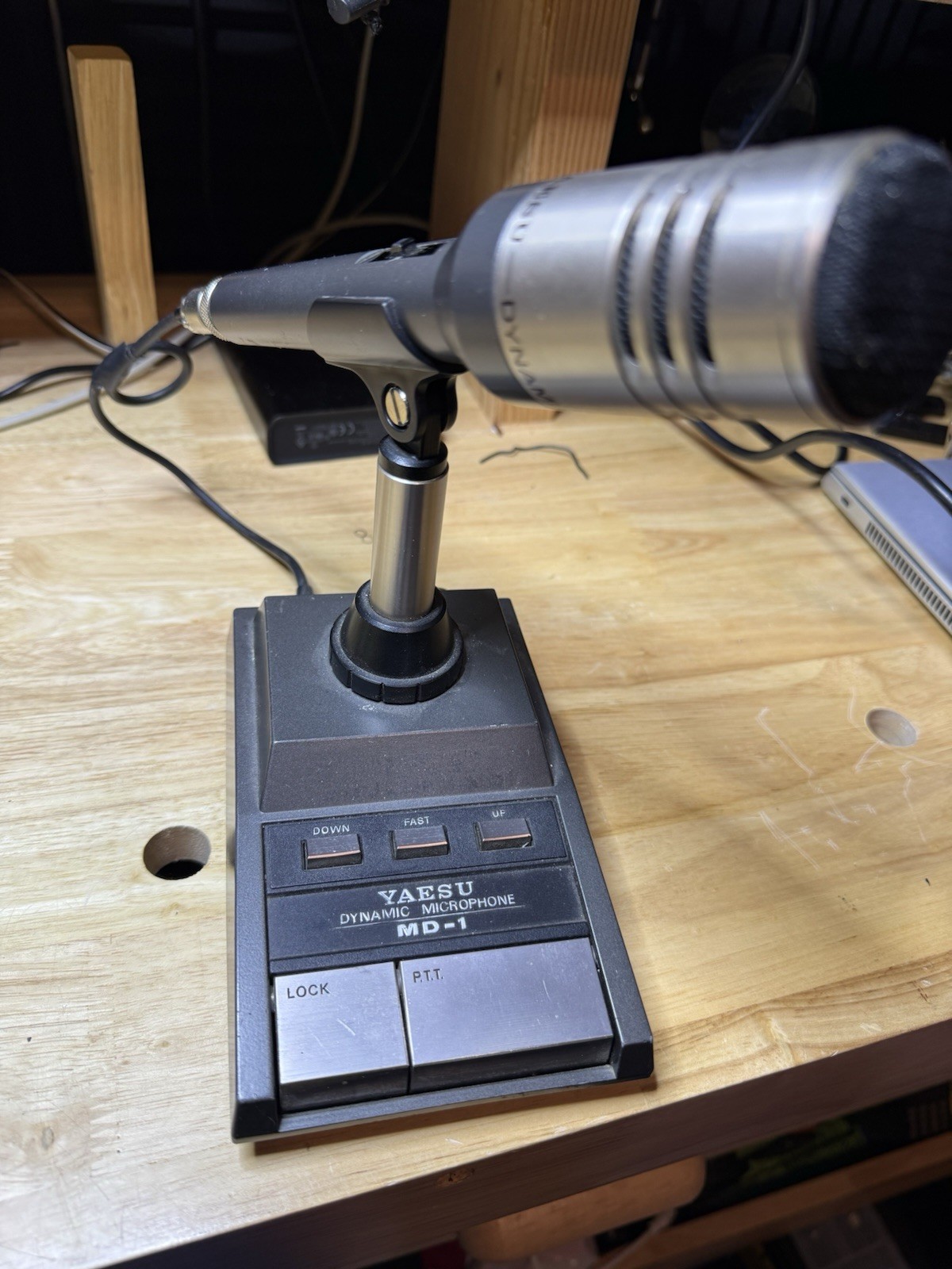 Yaesu MD-1 Dynamic Microphone Stand 8 Pin Lock/PTT/Up/Down/Fast Buttons