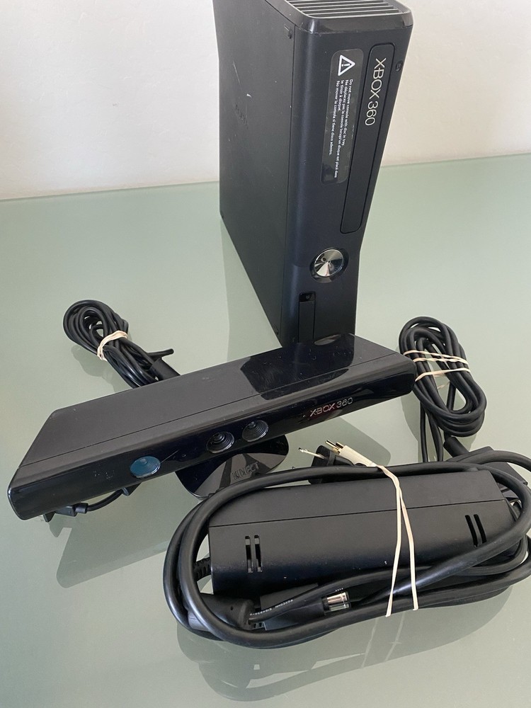 Xbox 360 Arcade Console Black Bundle w/ Kinect & Cables – Tested/Working