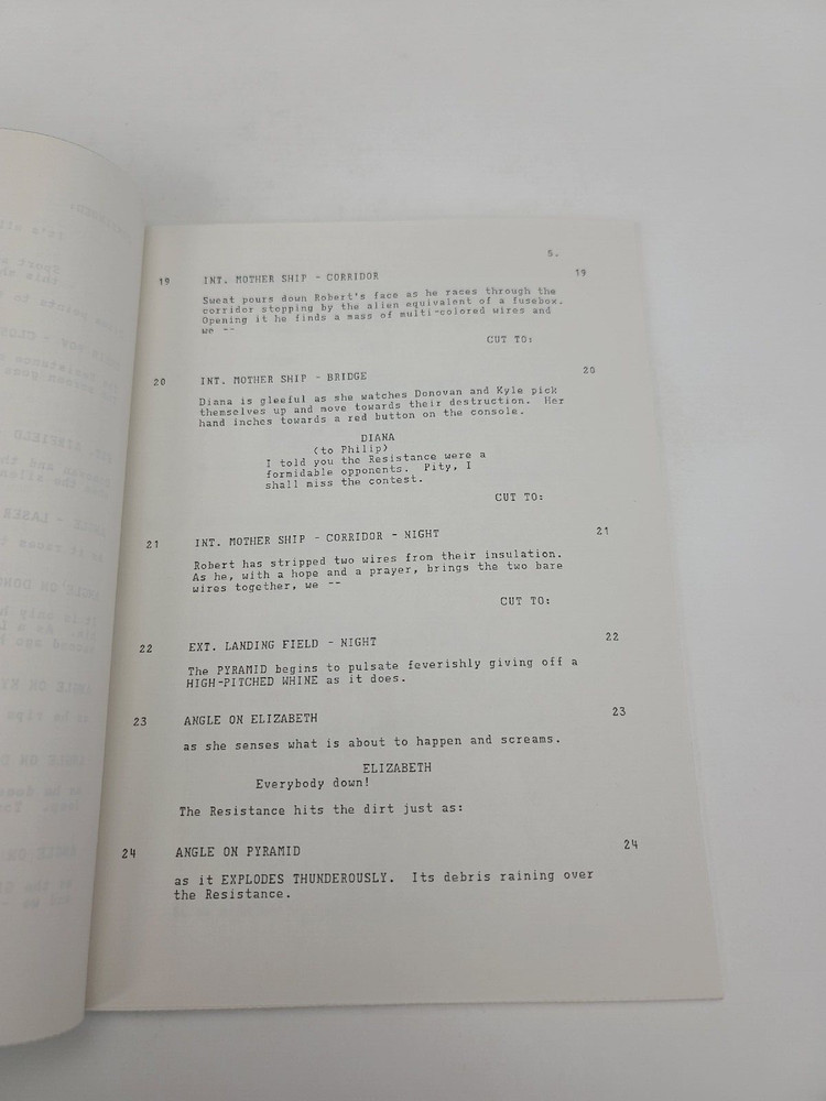 V / David Abramowitz 1985 TV Script, Leslie Bevis "The Littlest Dragon"