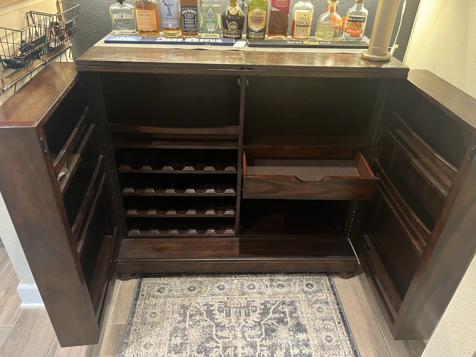 Stylish Wooden Bar Cabinet , Holds Lots Of Bottles, Glasses And Accessories.