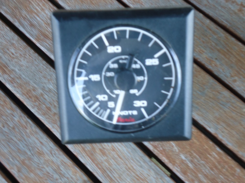 Faria Speedometer / 3.25 Inch Cutout