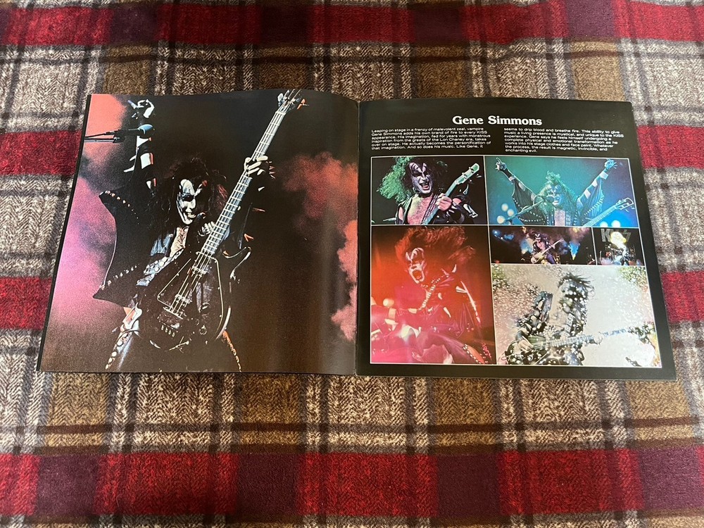 KISS ON TOUR 1976 TOUR BOOK