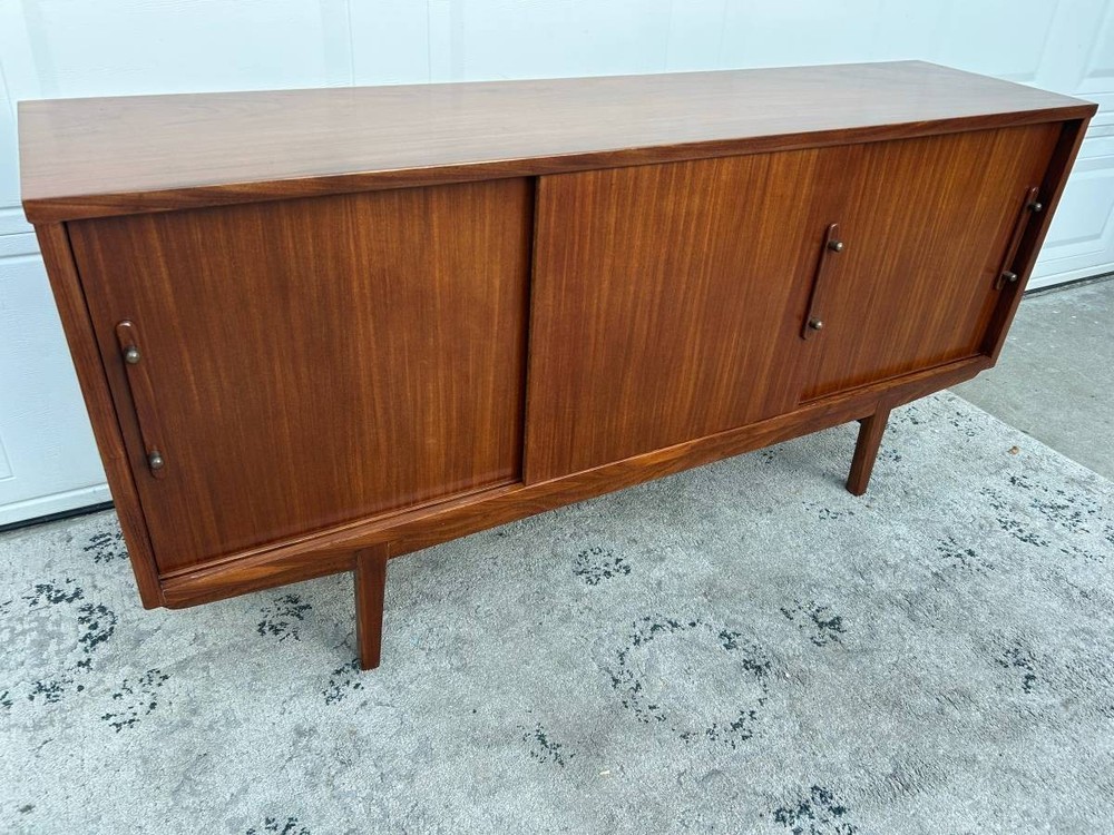 Mid Century Modern Credenza/Sideboard/Buffet