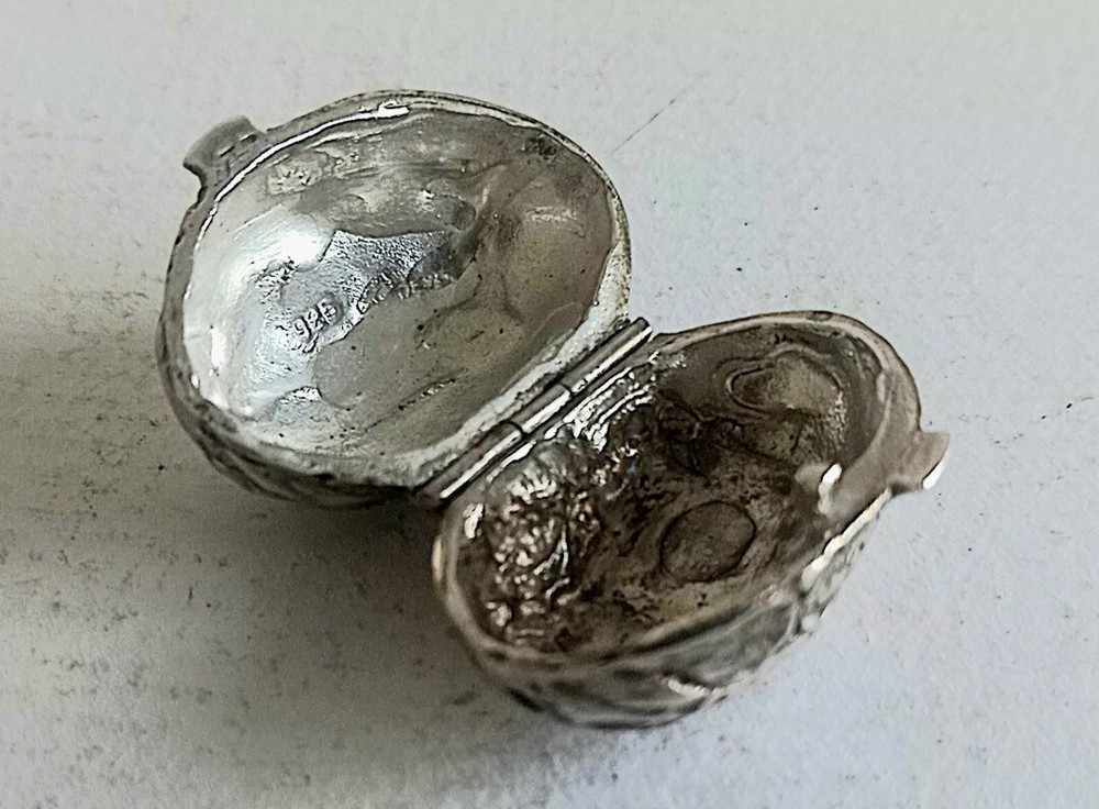 Stirling Silver Nut style Box. Thimble Case. Silver Walnut Style Box. 925 mark