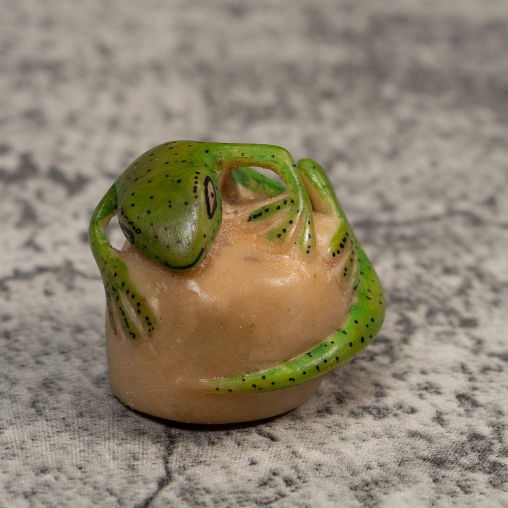 Green Gecko Lizard Tagua Carving