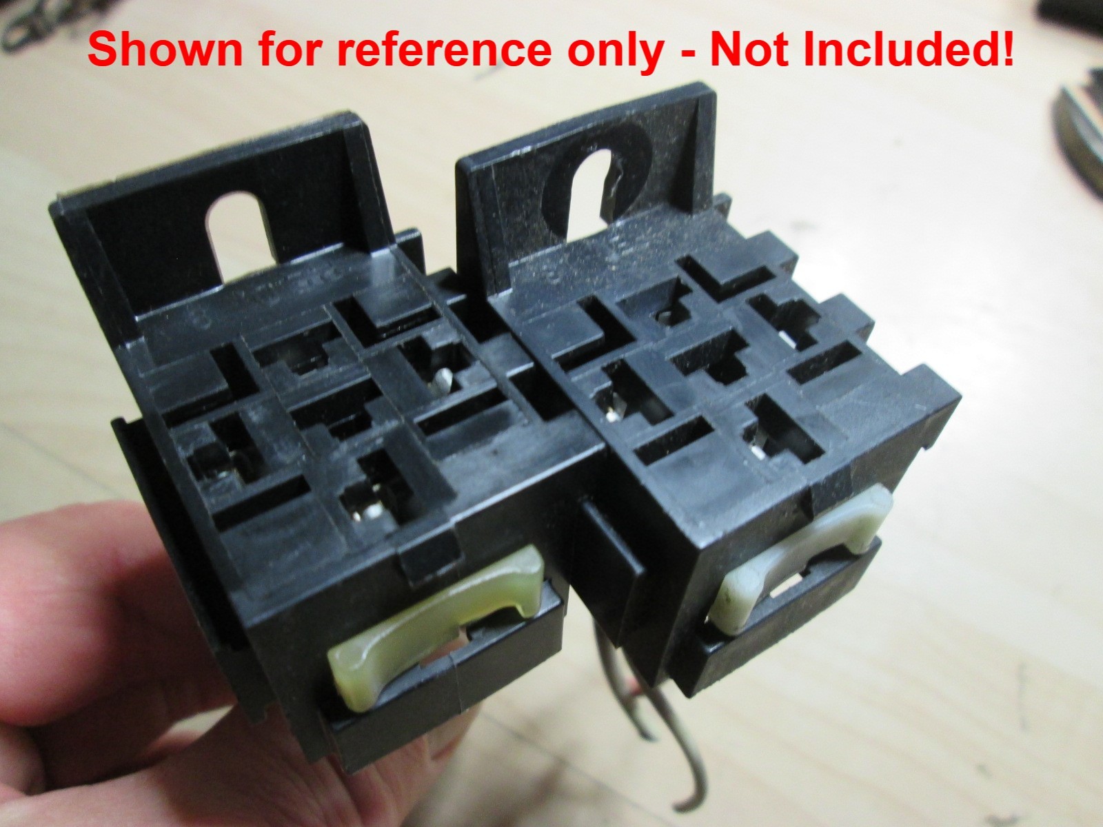 Heavy Duty Relay Socket for Standard 4-/5-Prong Automotive Relay 14 AWG #M225A