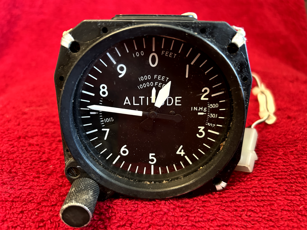 UNITED INSTRUMENTS ALTIMETER P/N 5934AD-3