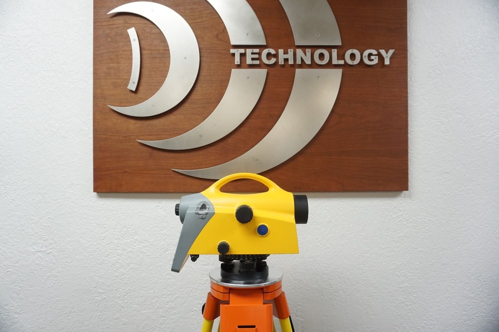 Trimble DINI .07 mm Accuracy Automatic Digital Auto Level DINI LD24 Tripod