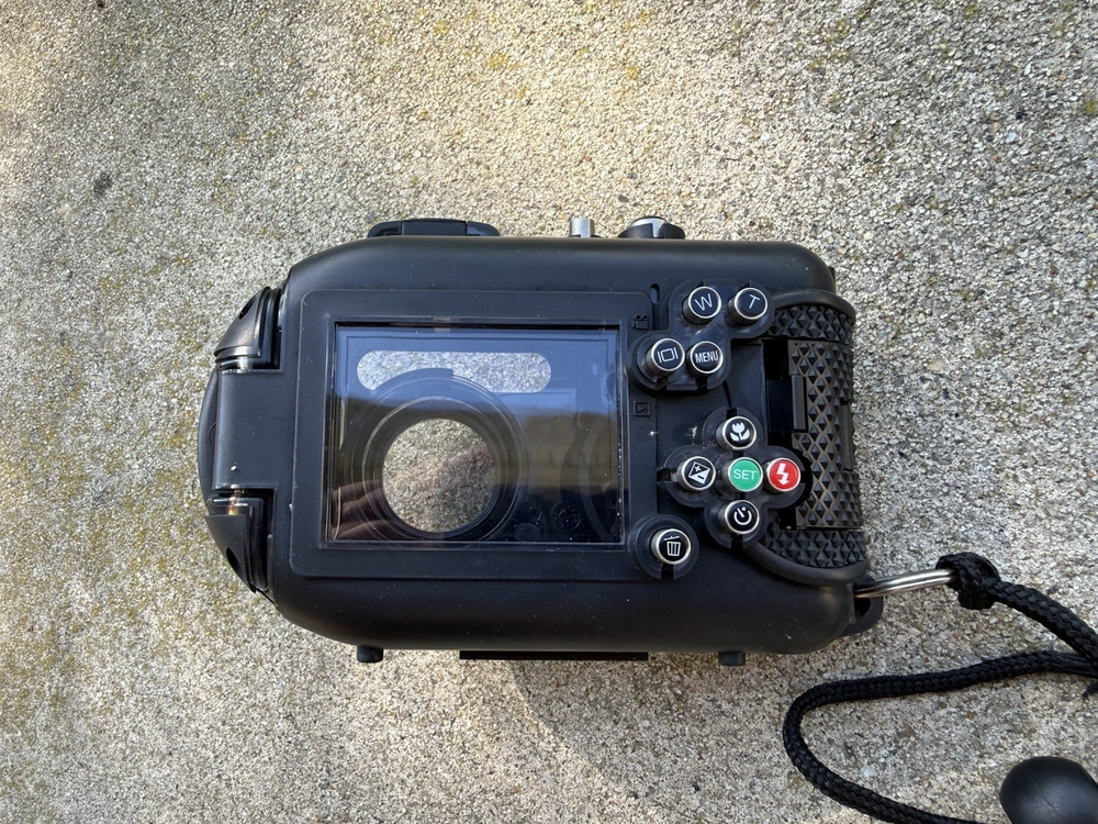 SeaLife DC600 underwater digital camera W/ Waterproof Casing