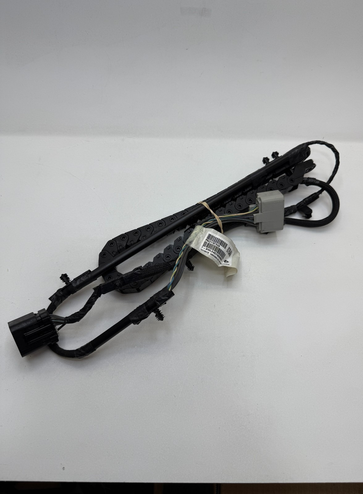 68211876AA OEM MOPAR 13-14 Routan Sliding Door Right Wire Track TESTED