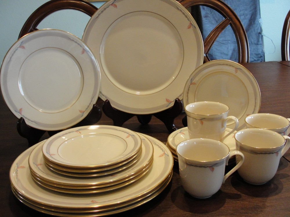 LENOX GRAMERCY 4 5-PIECE PLACE SETTINGS