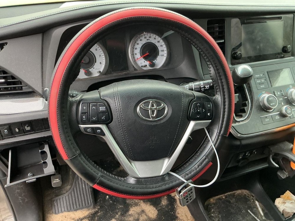 SIENNA 2017 Glove Box 5020574