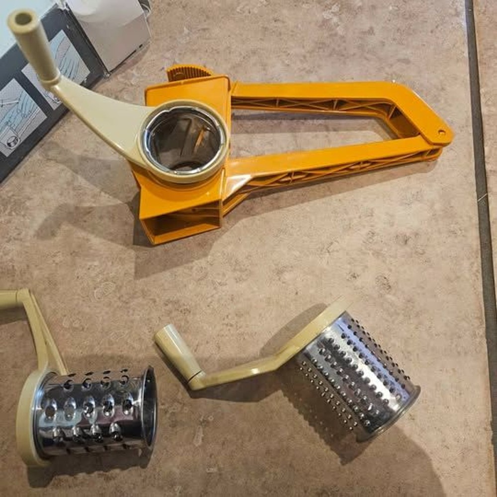 Interchangeable Drum Manual Cheese Grater