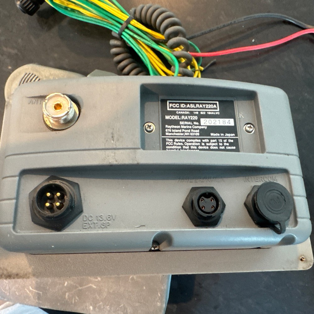 Raytheon RAY 220 VHF Hailer
