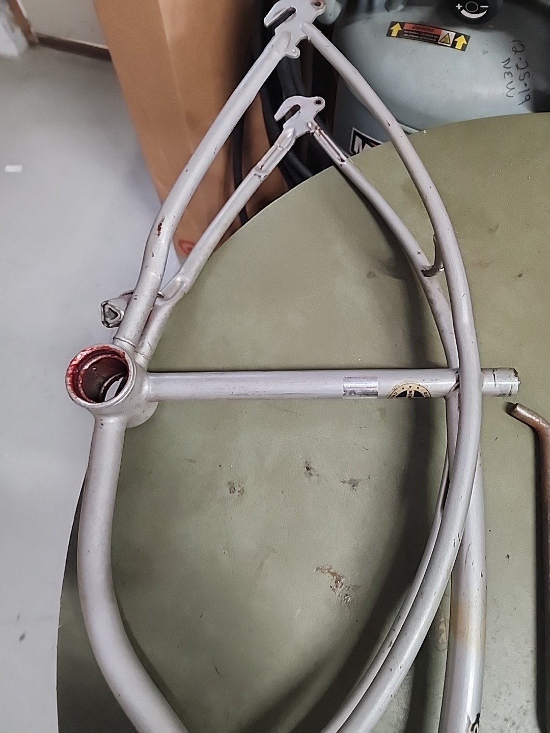 1975 SCHWINN STINGRAY SCRAMBLER BMX 20 INCH SILVER FRAME KICKSTAND HEADBAGE L$$K