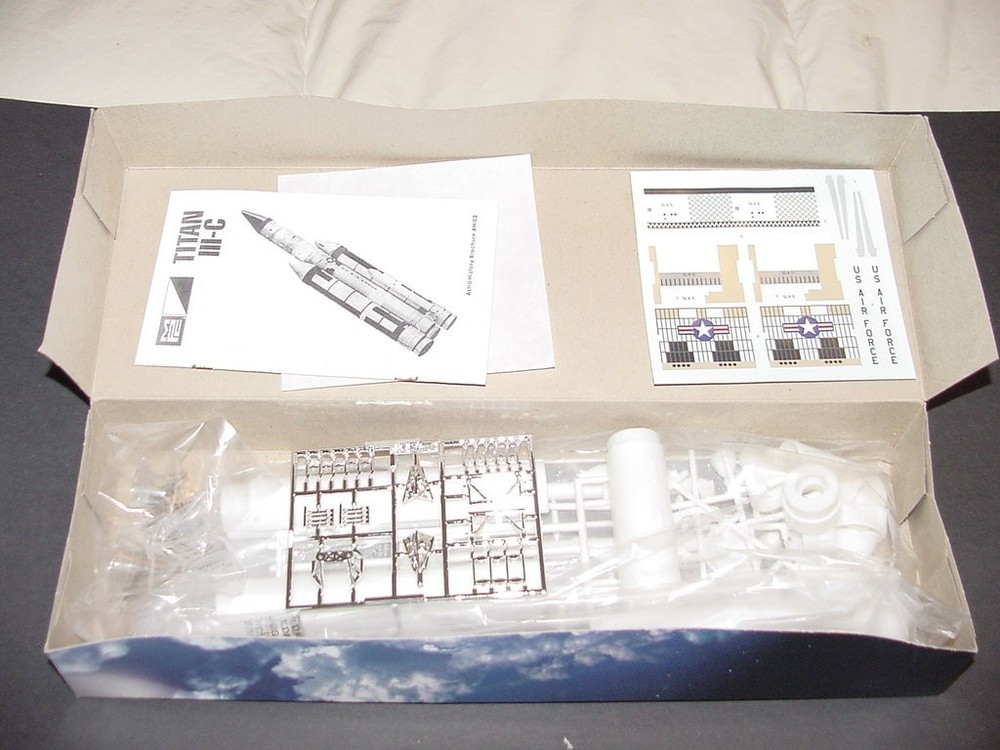 MPC TITAN IIIC WITH ROCKET BOOSTERS 1/100 SCALE MODEL KIT NOT AURORA