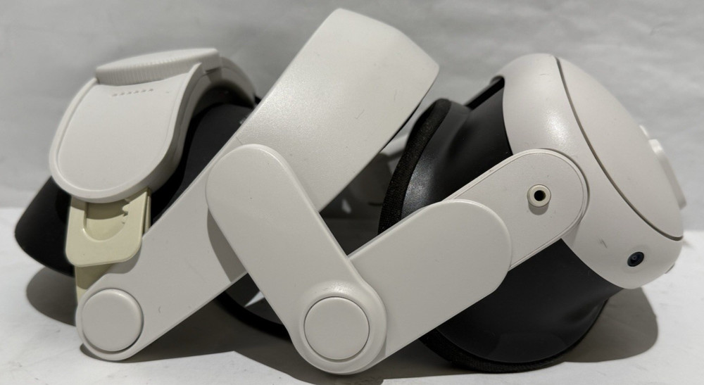 Meta Oculus Quest 3 VR Headset 128GB Headset Only