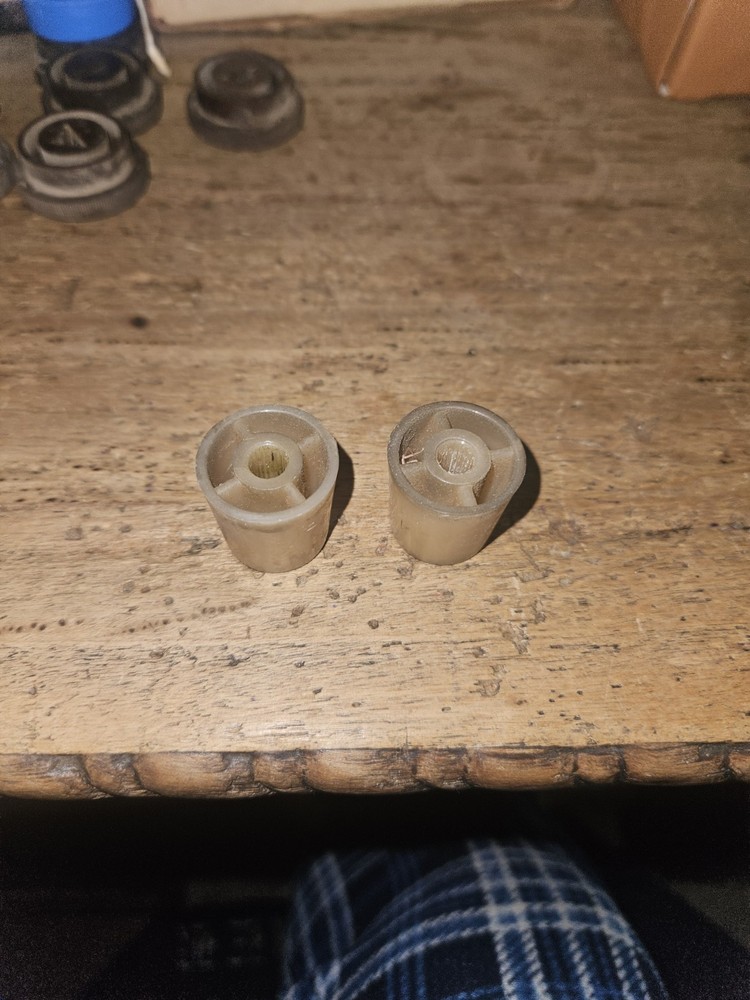 2 VINTAGE USED TAN GE BAKELITE GENERAL ELECTRIC TABLETOP RADIO KNOBS