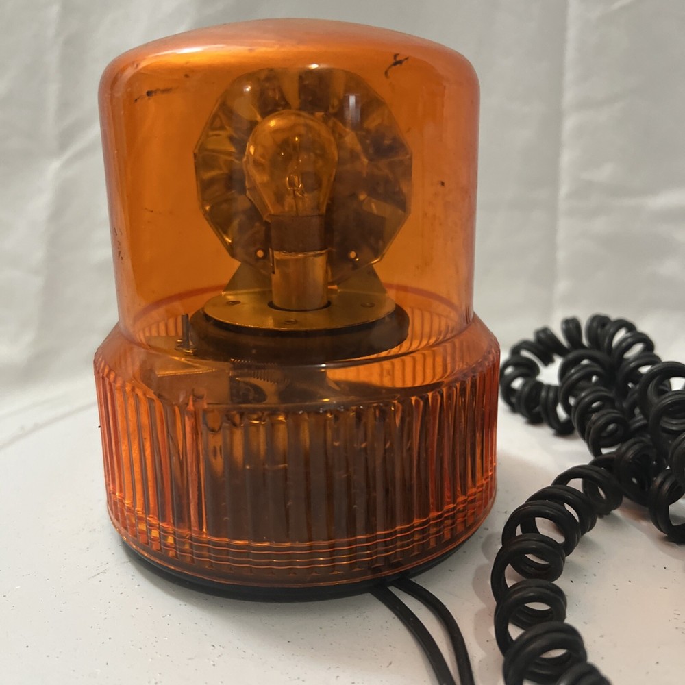 Rotating Beacon Light, Yellow Globe, 12 Volt, Lighter Plug & Cord, Magnet Base.