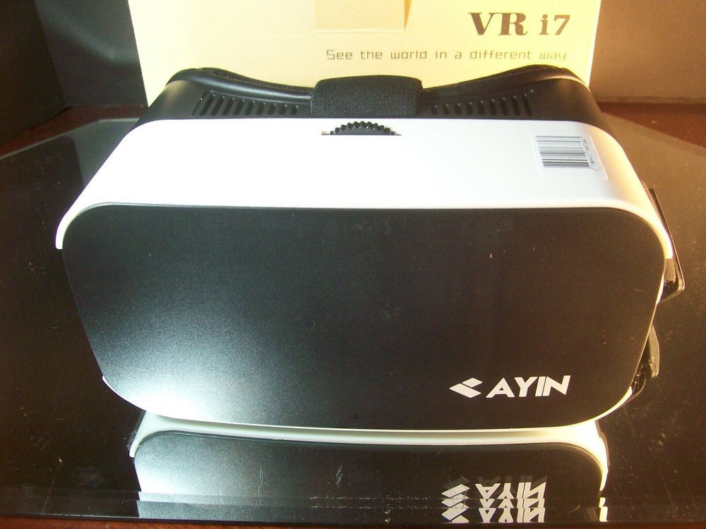AYIN adjustable 360 VR, 3D Headset White New In Box
