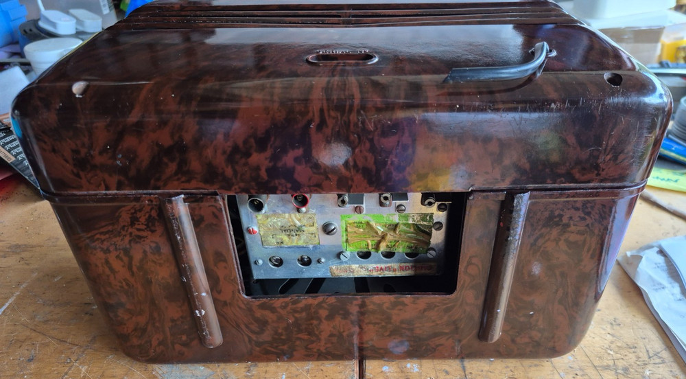 Bush DAC 10 Compact Bakelite Valve Radio c1950, does work