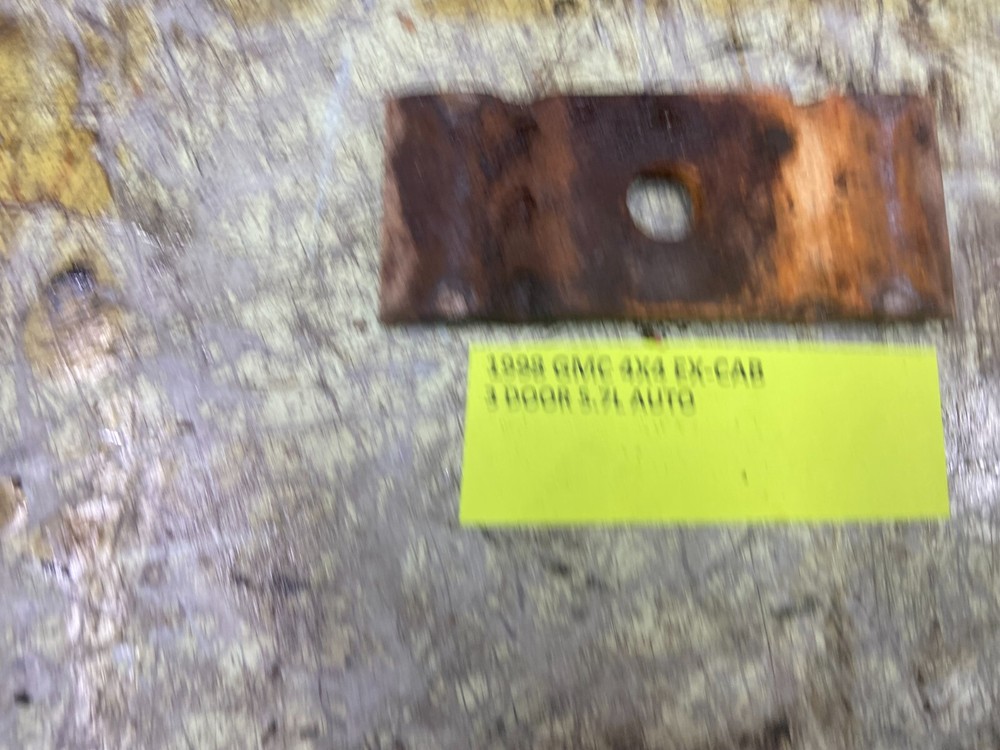 1996-1999 GMC EX.CAB REAR LEAF SPRING BRACKET PLATE