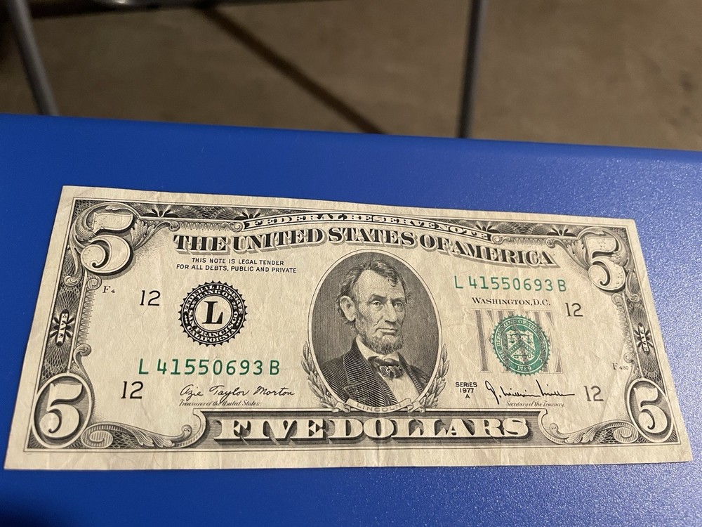 1977A $5 Dollar Bill Misaligned Error ((XF)) ((CIRCULATED))