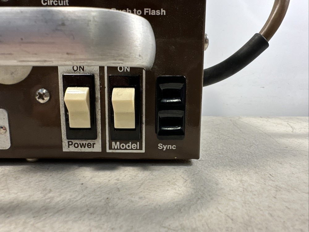 Speedotron Model D200 Power Supply Pack