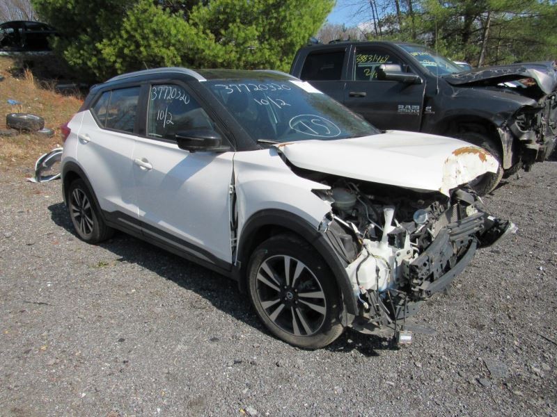 KICKS 2018 Glove Box 958450