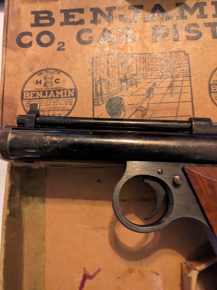 Benjamin 257 in box .177 co2 pistol